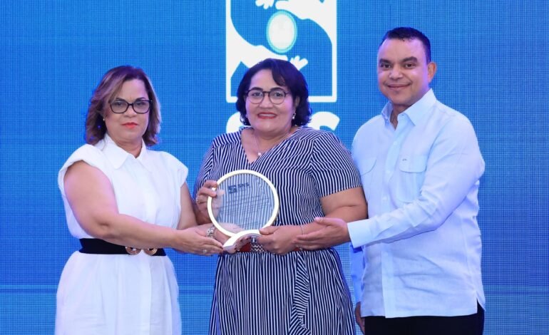 SNS celebra la tercera edición del Premio Nacional al Personal de Apoyo Diagnóstico