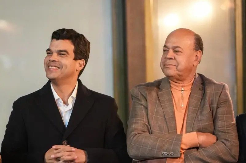 Wellington Arnaud recibe apoyo de Augusto Taveras quien manejará las finanzas del proyecto en el exterior