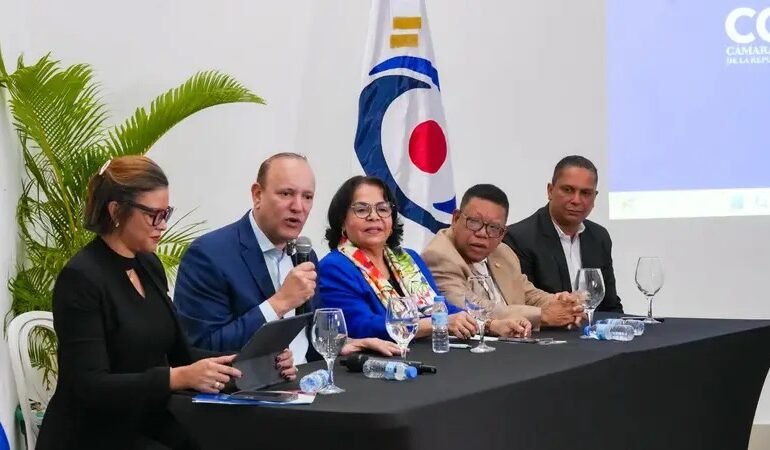 La CCRD impulsa la transparencia municipal a través del SICEEP en la región del Cibao