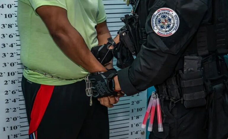 Dominicano acusado de varios cargos por narcotráfico es entregado a EE.UU.
