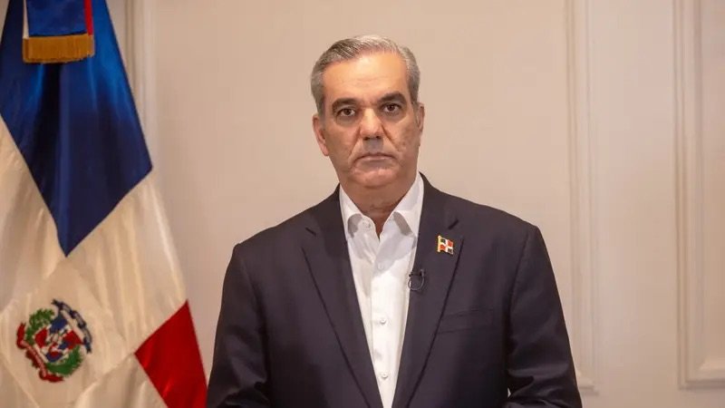 Presidente Abinader destina más de 5.3 millones de pesos de su salario de 2025 a fundaciones y proyectos sociales