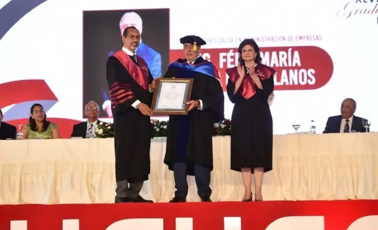 UFHEC gradua a 2,185 profesionales en XLVIII graduación en ceremonia encabezada por la vicepresidenta Raquel Peña