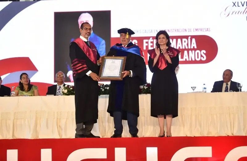 UFHEC gradua a 2,185 profesionales en XLVIII graduación en ceremonia encabezada por la vicepresidenta Raquel Peña