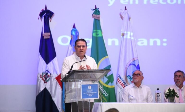 Sanz Lovatón defiende plan de austeridad: “A los políticos también nos toca sacrificarnos”