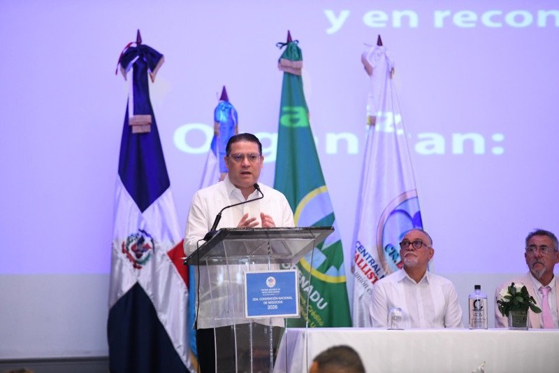 Sanz Lovatón defiende plan de austeridad: “A los políticos también nos toca sacrificarnos”