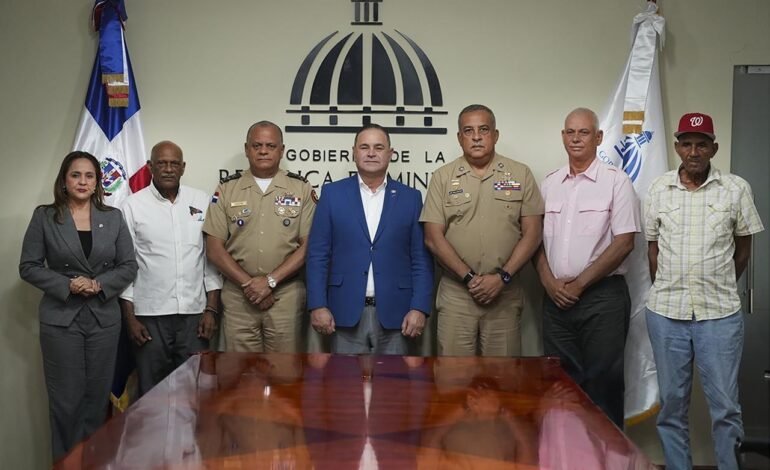 Agricultura, Defensa y Migración acuerdan acciones conjuntas con productores de arroz y banano para garantizar producción y avanzar hacia la mecanización