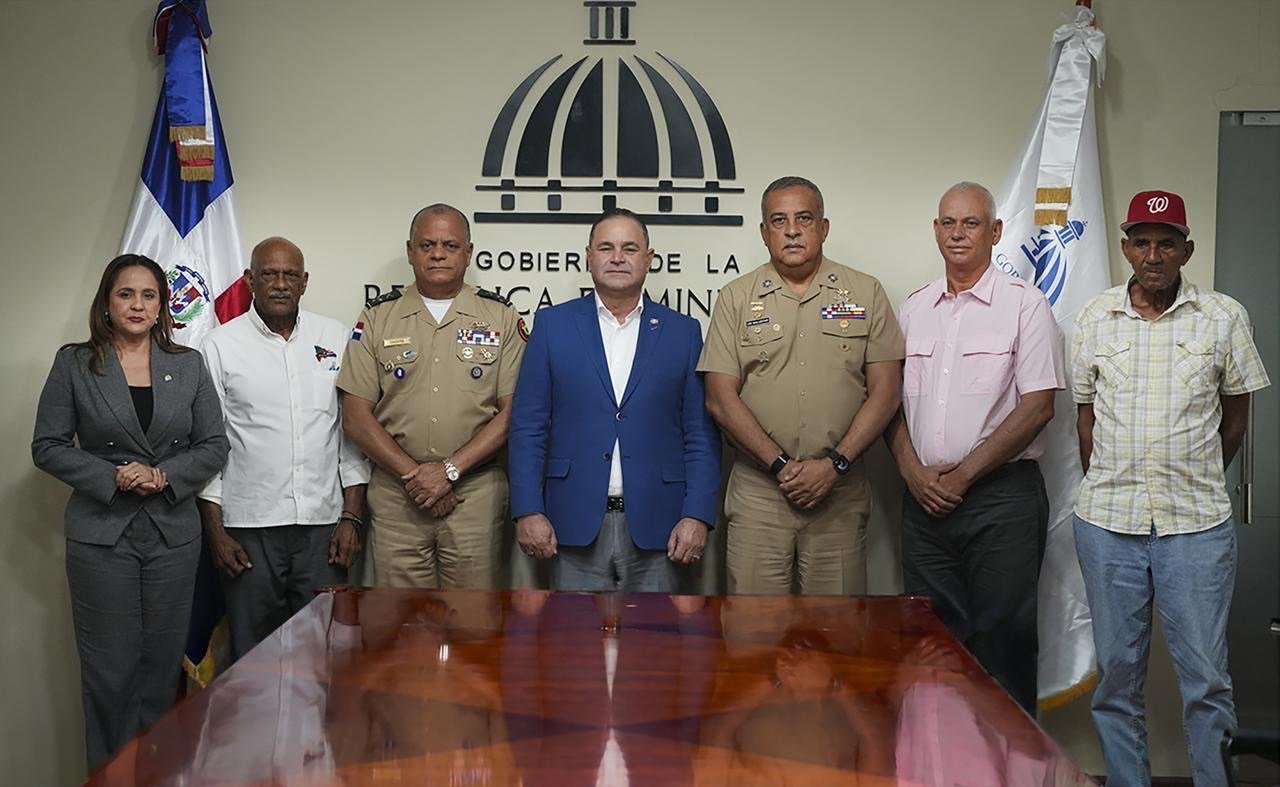 Agricultura, Defensa y Migración acuerdan acciones conjuntas con productores de arroz y banano para garantizar producción y avanzar hacia la mecanización