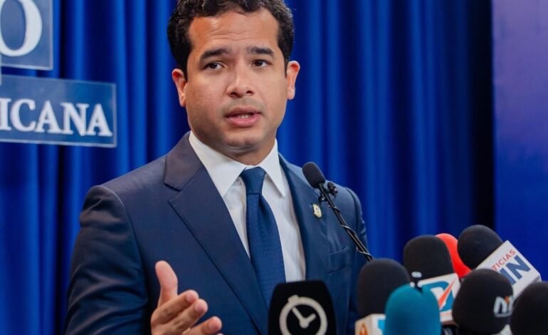 Omar Fernández sobre indexación salarial: «La ley habla de RD$52 mil, no menos»
