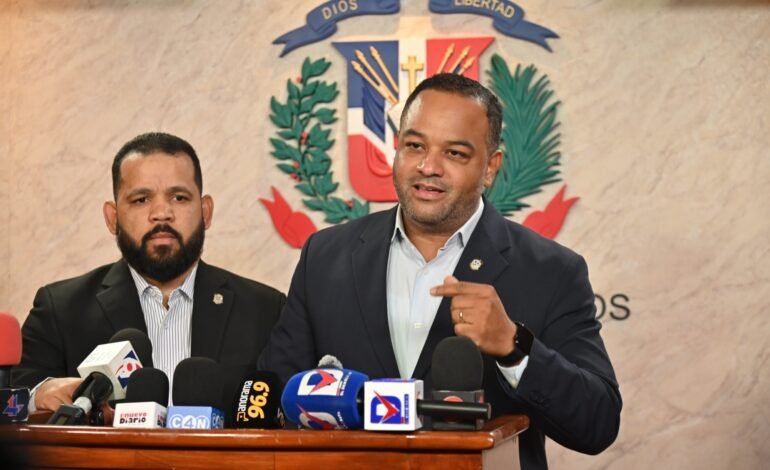Diputados por Santo Domingo Norte solicitan investigación a licitación para alquiler de camiones de basura por 114 millones de pesos