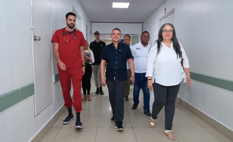Director del SNS interviene Hospital Taiwán en Azua; entidad asume funciones operativas