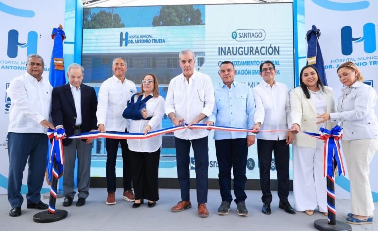 Presidente Abinader encabeza entrega del remozamiento y ampliación del Hospital Periférico Dr. Antonio Trueba en Santiago