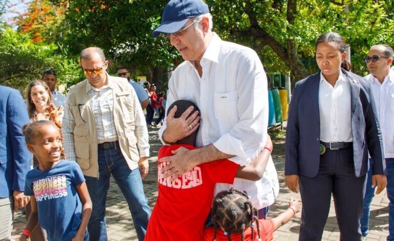 Presidente Abinader visita el Zoológico Nacional tras más de 20 años sin la presencia de un mandatario y anuncia su transformación integral, a una semana de su 51 aniversario