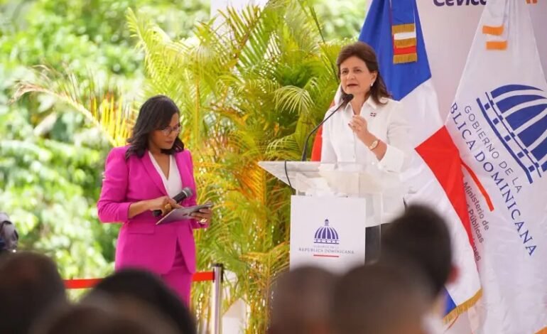 Raquel Peña entrega carreteras Monte Plata–Cevicos y San Pedro-Rincón Claro