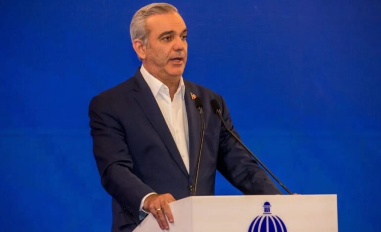 Abinader llama al PRM a preservar la unidad
