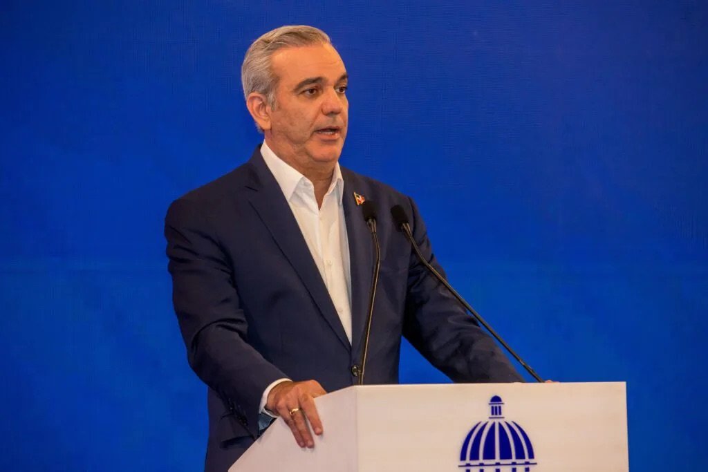 Abinader llama al PRM a preservar la unidad