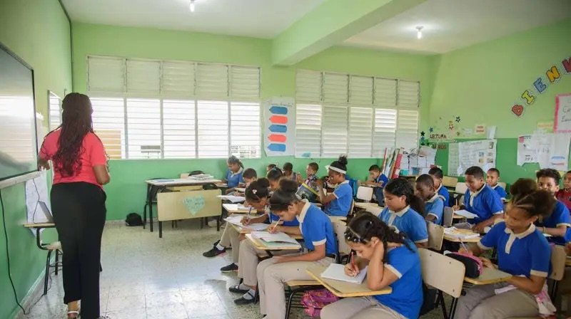 Docentes que cotizan doble recibirán aportes retenidos; CNSS&nbsp;aprobó la dispersión de más de&nbsp;RD$6,000 millones
