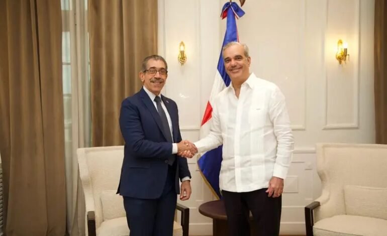Presidente Abinader recibe al nuevo rector electo de la UASD, Jorge Asjana David