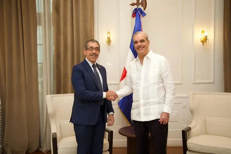 Presidente Abinader recibe al nuevo rector electo de la UASD, Jorge Asjana David