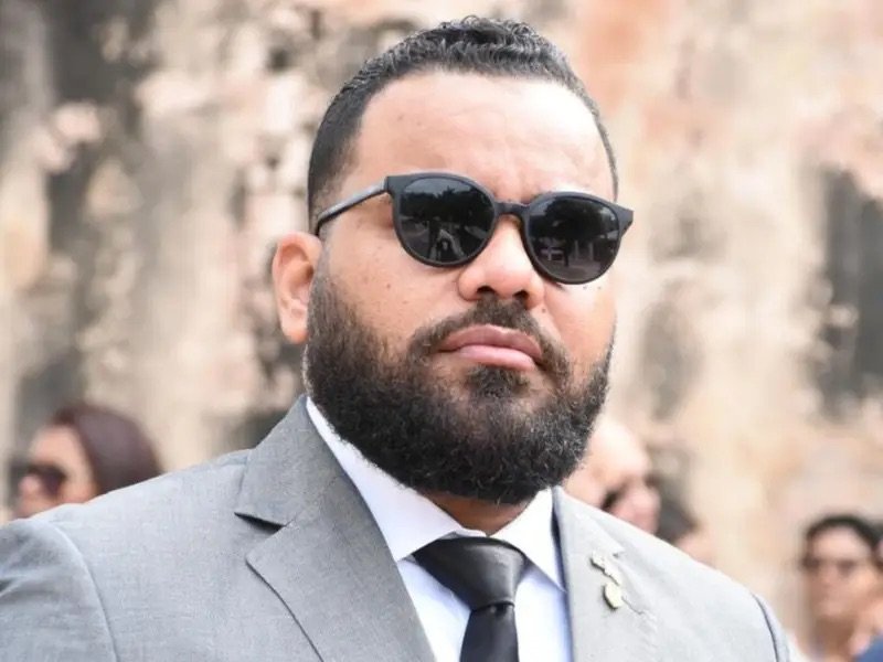 Hallan muerto a oficial de la DNCD dentro de su vehículo con disparo en la cabeza en SDE
