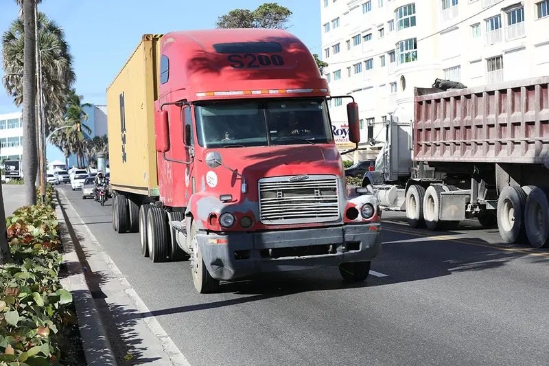 La Alcaldía del Distrito Nacional propone plan piloto para regular circulación de vehículos de carga
