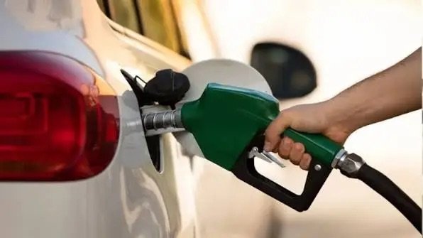 Gobierno mantiene congelados algunos combustibles; otros carburantes bajan