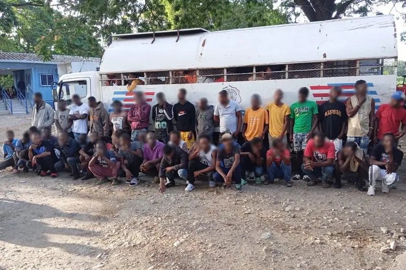 En Montecristi, Espaillat y Elías Piña detienen 280 indocumentados en operativos de interdicción migratoria, deportan 848 este jueves