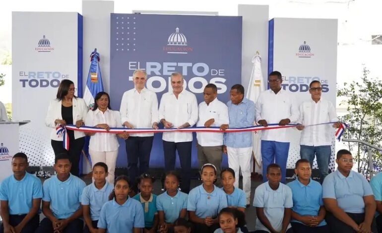 Gobierno inaugura techado del centro educativo Félix María del Monte que beneficiará a 388 estudiantes y fortalecerá la vida comunitaria en Duvergé