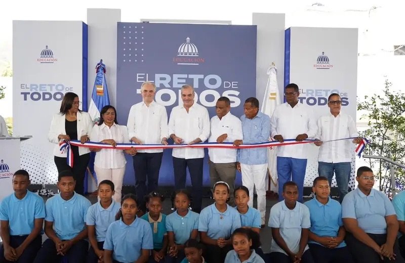 Gobierno inaugura techado del centro educativo Félix María del Monte que beneficiará a 388 estudiantes y fortalecerá la vida comunitaria en Duvergé