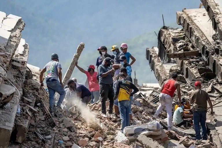 Aumentan a 1,450 los muertos por terremotos en Venezuela; La Guaira concentra la devastación