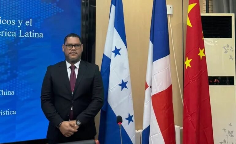 Kelvin Faña participa en programa de capacitación sobre desarrollo turístico sostenible en China