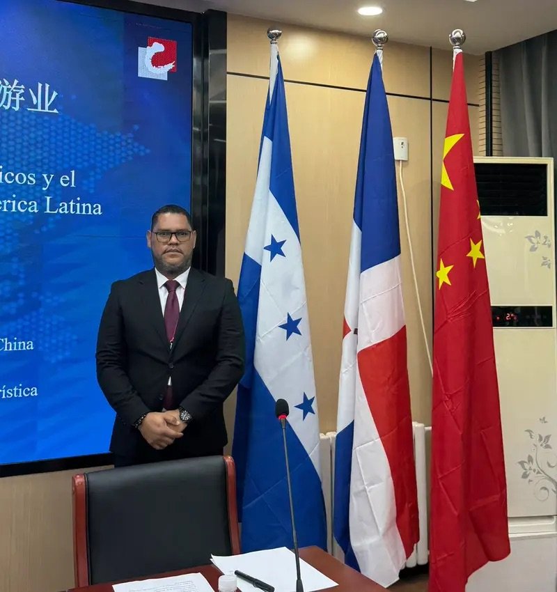Kelvin Faña participa en programa de capacitación sobre desarrollo turístico sostenible en China