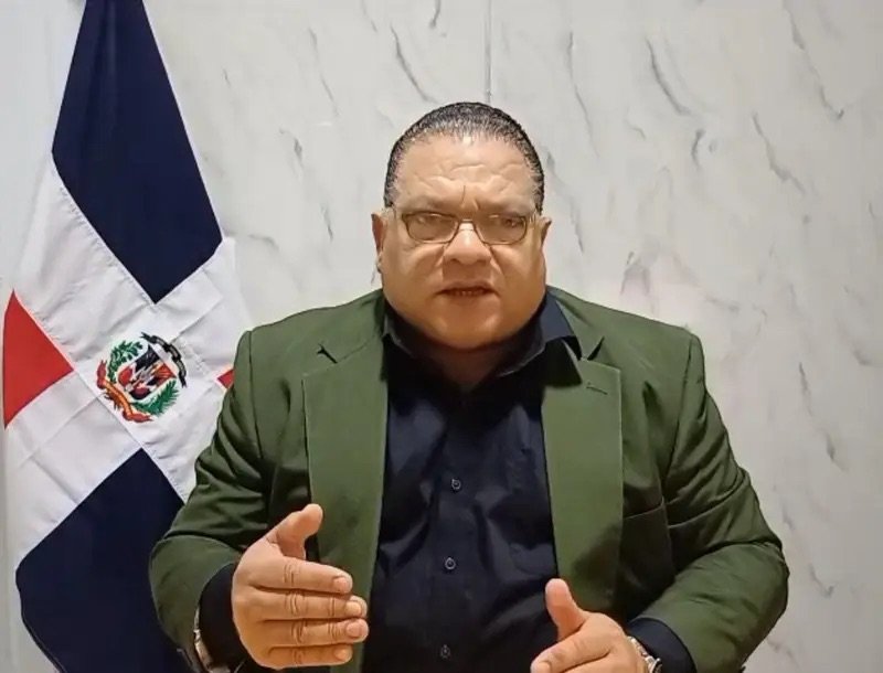 Mario Díaz pide convocar la mesa de trabajo del transporte ante alza de los combustibles