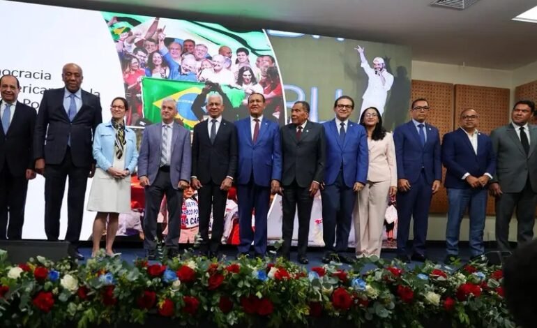 Politólogo estadounidense, Steven Levitsky, imparte en el Senado de la República la conferencia «Estado de la Democracia en América Latina”