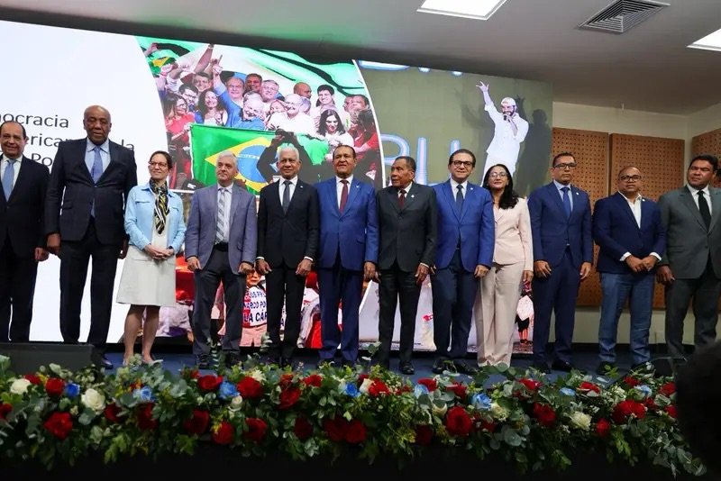 Politólogo estadounidense, Steven Levitsky, imparte en el Senado de la República la conferencia «Estado de la Democracia en América Latina”