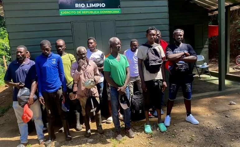 Detienen 11 haitianos indocumentados que intentaron ingresar al país por Elías Piña
