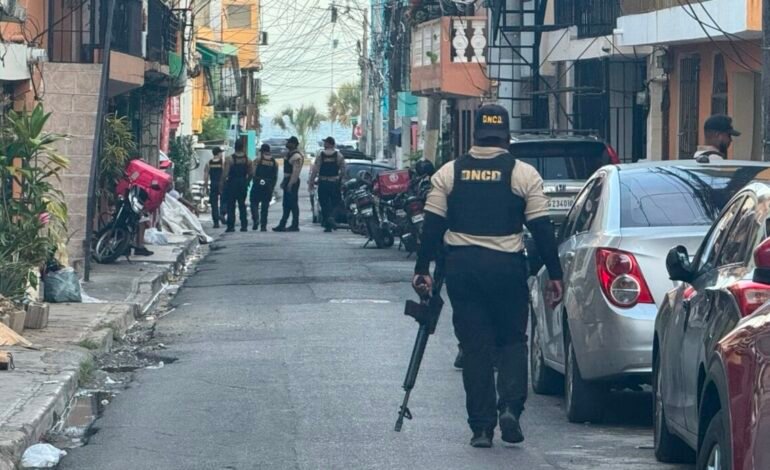 DNCD ocupa más de 3,900 gramos de drogas y arresta a 14 personas en el DN