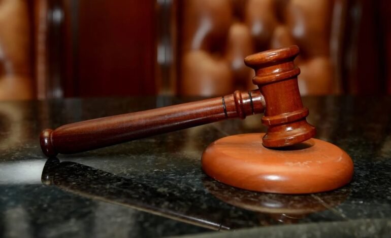 Dictan coerción a conductor acusado por accidente donde murió agente de Migración