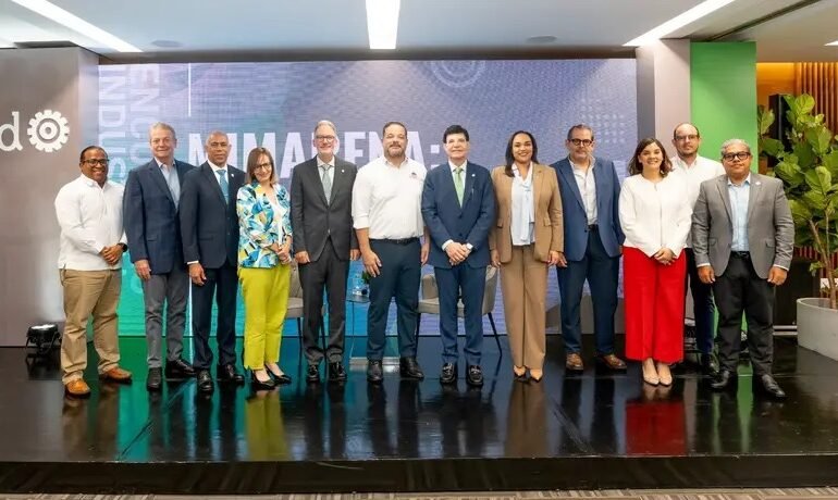 Industriales y Medio Ambiente apuestan por una agenda conjunta para impulsar el desarrollo sostenible