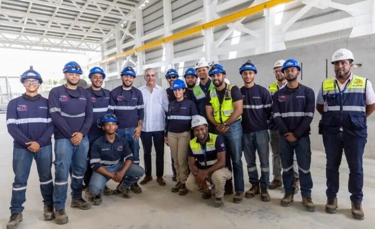 Abinader supervisa avances del Monorriel de Santiago; obra civil estaría completada en agosto