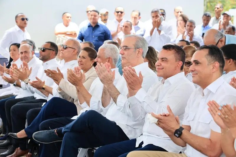Presidente Luis Abinader entrega remozado y ampliado el Hospital Municipal de Cevicos