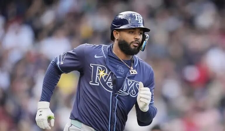 Junior Caminero «El Aguatero» rompe el empate con jonrón y guía triunfo de Tampa Bay sobre Angelinos
