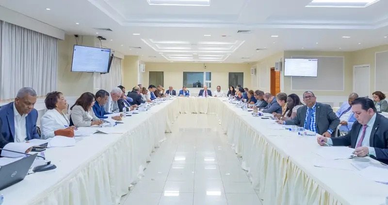 Comisión Bicameral que estudia proyecto de ley de Medidas Pro Crecimiento Económico escuchará este martes a Magín Diaz y a la AIRD