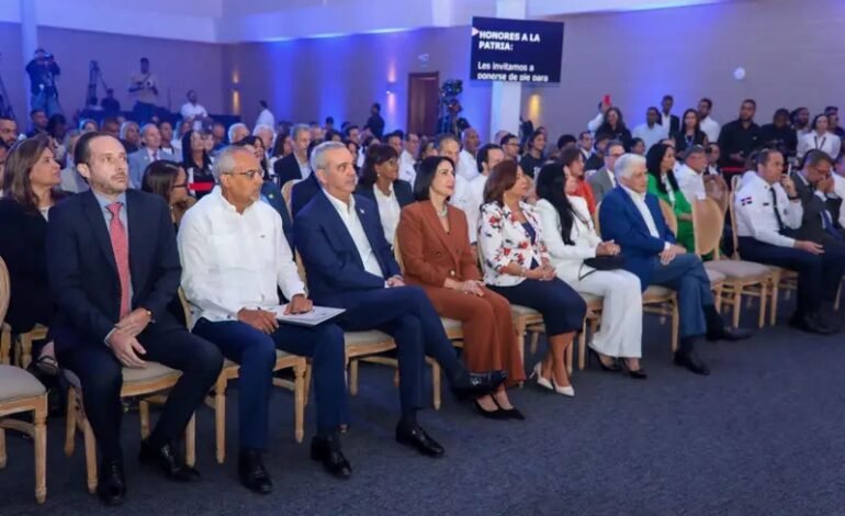 Abinader encabeza lanzamiento de “Inquebrantables”, campaña para fortalecer la prevención