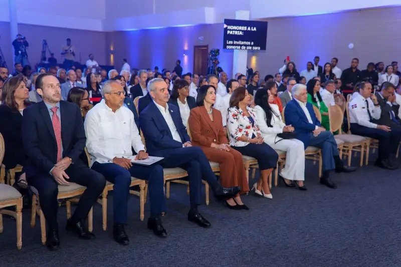 Abinader encabeza lanzamiento de “Inquebrantables”, campaña para fortalecer la prevención