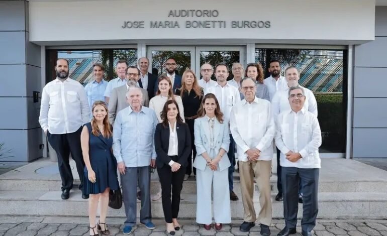 Grupo SID comparte experiencias sobre evolución y estrategias de expansión internacional con embajadora de EEUU en RD
