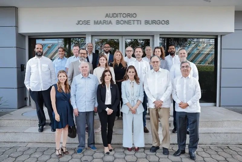 Grupo SID comparte experiencias sobre evolución y estrategias de expansión internacional con embajadora de EEUU en RD