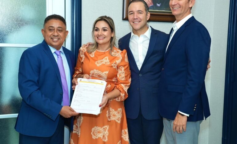 Danilo Medina juramenta a exdiputada Ivannia Rivera y a decenas de dirigentes de Puerto Plata en nueva ola de retornos al PLD