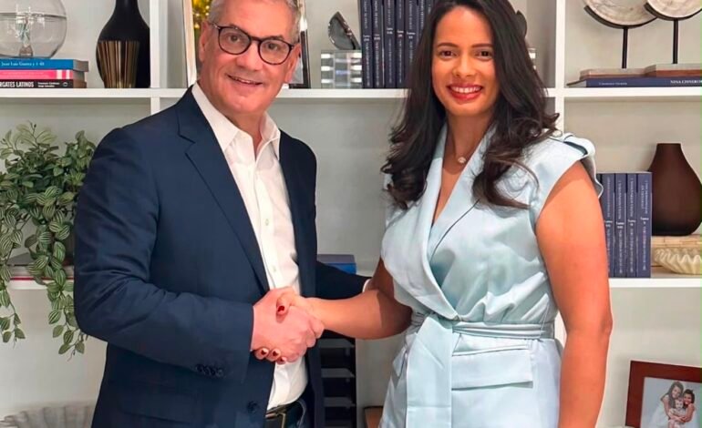 Gonzalo Castillo designa a Carolina Wegmüller como coordinadora nacional de Juventud de su proyecto presidencial