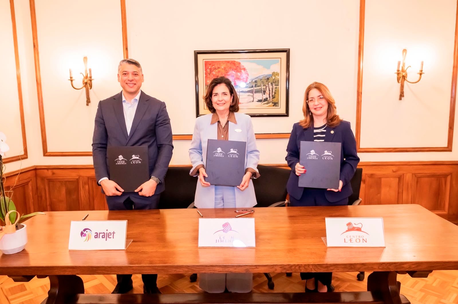 Fundación Eduardo León Jimenes, Centro León y Arajet renuevan alianza estratégica para seguir impulsando el intercambio cultural y académico