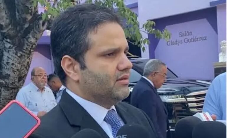 Economista alerta sobre nueva contribución por Ley residuos sólidos podría elevar costos para empresas y emprendimientos